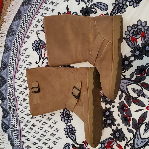 Boots - Picture 2 of 4